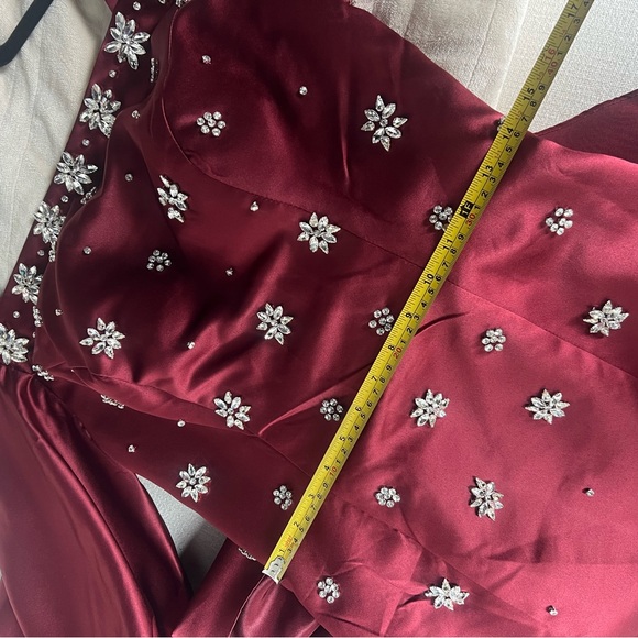 Elegant Burgundy Gown with Floral Embellishments - Picture 13 of 13